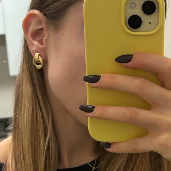 Chunky bold knot stud earrings gold - Picture 9 of 10